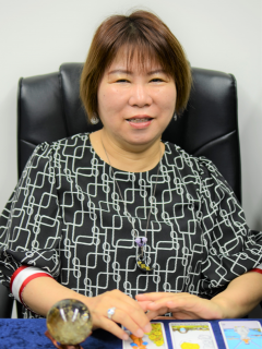 彩アスカ先生
